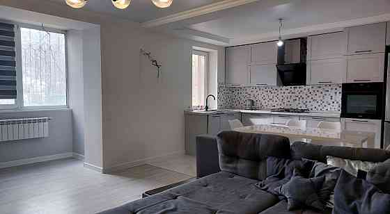 Продаж Квартира 3-кімнатна на ул. Ильфа и Петрова, 6 Одеса