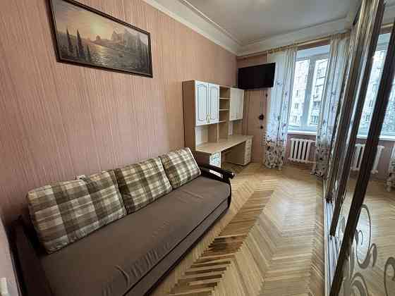 Продаж Квартира 2-кімнатна, 4/5 поверх на Героїв Оборони вул., д. 3 Kiev