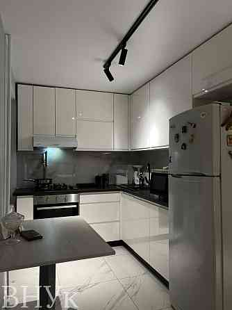 Продаж Квартира 3-кімнатна, 3/5 поверх на Відродження Луцк