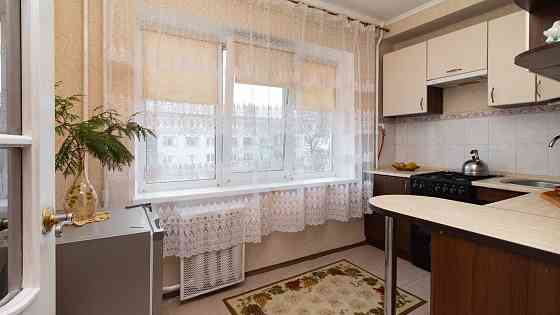 Продаж Квартира 2-кімнатна, 4/5 поверх на Дарницький вул., д. 17 Kiev