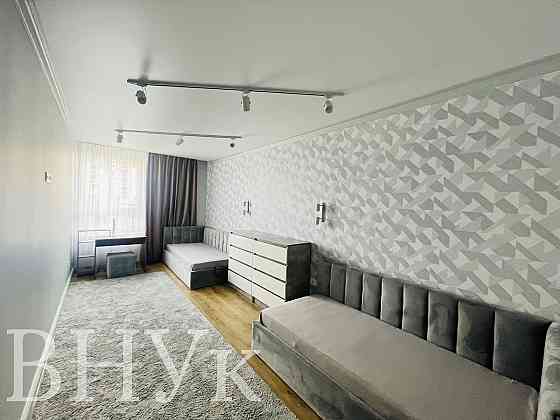 Продаж Квартира 3-кімнатна, 9/10 поверх на вул. Топольна L'viv