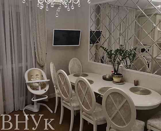 Продаж Квартира 3-кімнатна, 1/5 поверх на Анатолія Тегзи Uzhhorod