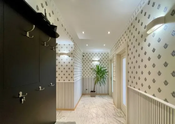 For sale 5-room Apartment 152.8 sq.m Вовчинецька Ivano-Frankivs'k