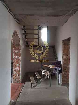 Продаж Будинок 5-кімнатний 