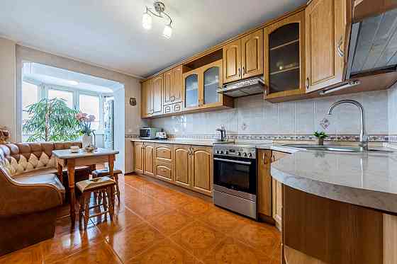 Продаж Квартира 3-кімнатна, 6/12 поверх на Степана Рудницького вул., д. 9 Київ