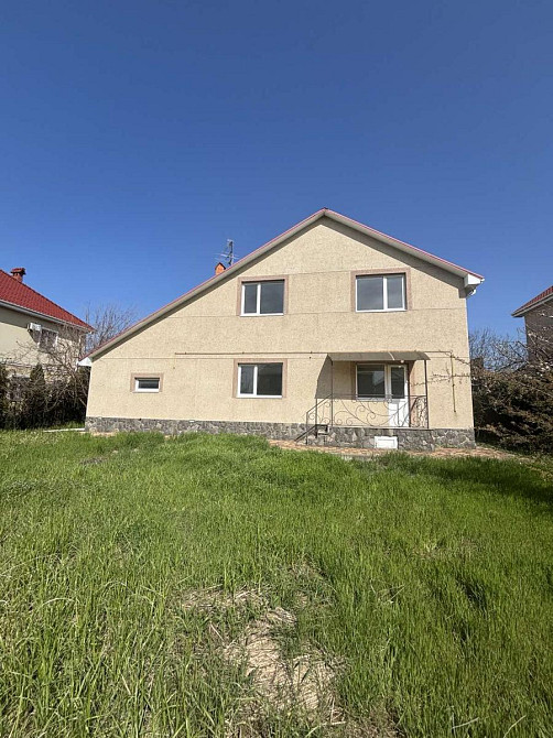 Продам двоповерховий будинок в Червоному Хуторі по вулиці Центральній  - фото 1