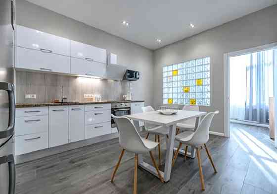 Оренда Квартира 3-кімнатна, 3/13 поверх на Аркадиевский пер., 9/1 Одесса