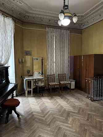 Продам три комнаты в коммуне в центре города, ул. Лейтенанта Шмидта. Одеса