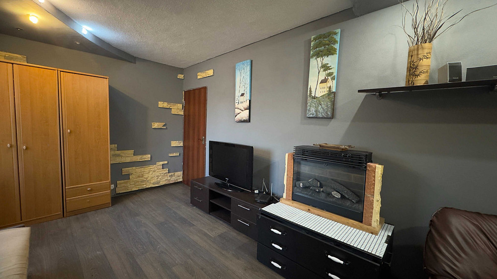 Продаж Квартира 3-кімнатна, 2/9 поверх на Борщагівська вул., д. 8 Киев - изображение 1