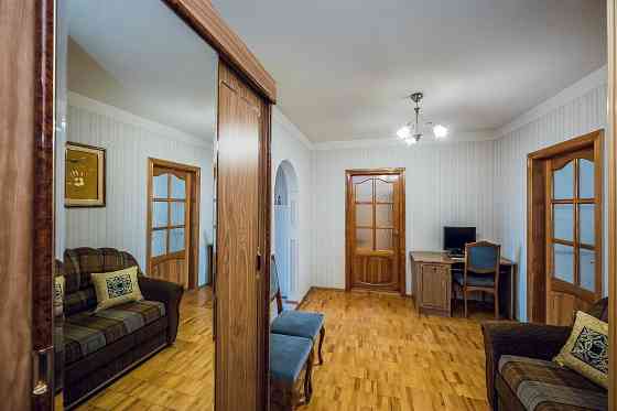 Продаж Квартира 3-кімнатна, 14/16 поверх на Рональда Рейгана вул., д. 26 Kiev