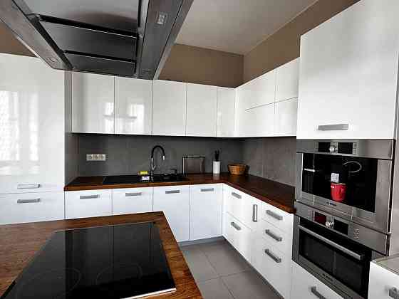 Продаж Квартира 3-кімнатна, 3/5 поверх на Лисичанська вул., д. 29 Kiev