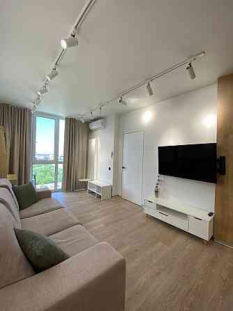 Продаж Квартира 1-кімнатна, 16/16 поверх на Салютна вул., д. 2б Kiev