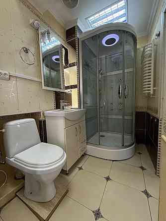 Продаж Квартира 3-кімнатна, 1/3 поверх на вул. Шевченка Ivano-Frankivs'k