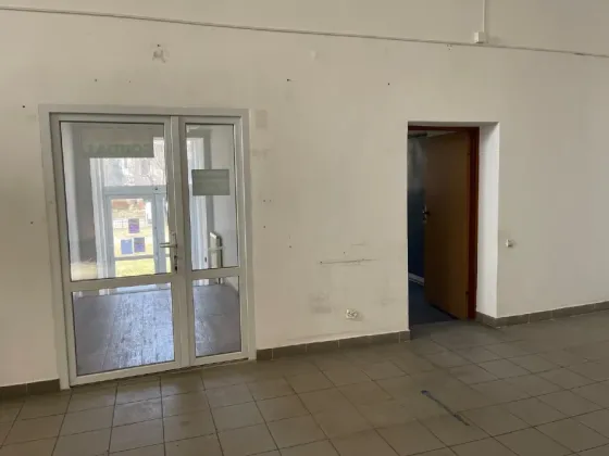 Здається Офісні приміщення площа 140 кв.м 1-й поверх Львів Зелена Львів