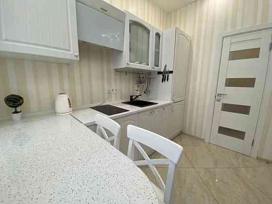 Оренда Квартира 1-кімнатна, 1/12 поверх на Малоземельная ул. Київ