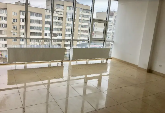 Продаж офісного приміщення 31 кв.м. на 6 поверсі в торгово-офісному центрі на вул. Торговиця, Тернопіль - фото 1