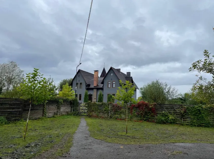 Продаж 2-поверховий Будинок з ділянкою 75 сот 400 кв.м 6 кімн. на зазим