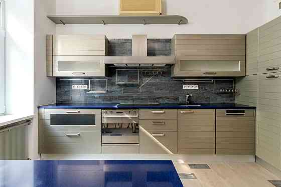 Продаж Квартира 5-кімнатна, 4/4 поверх на Малоподвальная вул., д. 12/10 Киев