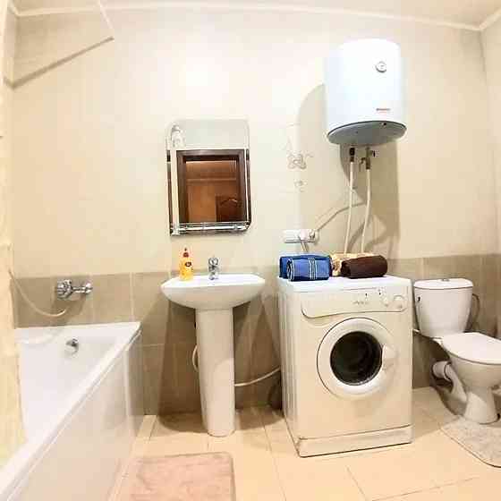 Оренда Квартира 1-кімнатна, 15/16 поверх на Драгоманова, 1а Киев