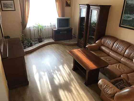 Оренда Квартира 3-кімнатна, 9/16 поверх на ул. Ревуцкого Kiev