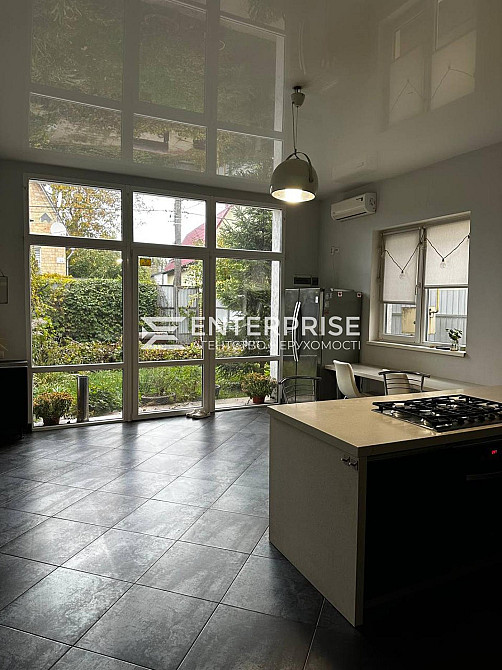 Продаж 2-поверховий Будинок з ділянкою 3.55 сот 254.7 кв.м 7+ кімн. на Продольна 1 вул. Киев - изображение 2