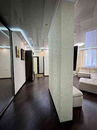 Продаж Квартира 3-кімнатна, 11/16 поверх на Юлії Здановської вул., д. 50/2 Київ