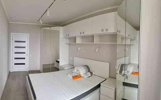 Оренда Квартира 2-кімнатна, 18/25 поверх на ул. Заречная Київ