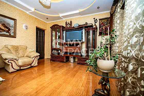 Продаж Квартира 3-кімнатна, 3/4 поверх на Деревлянська вул., д. 20/2 Київ