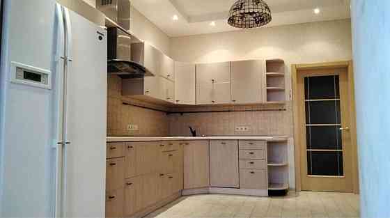 Простора 3 кімнатна квартира, Оболонь, Мінська, вул. Левка Лукяненка вул. (Маршала Тимошенка), Оболонський район Kiev