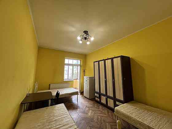 Продаж Квартира 6-кімнатна, 3/3 поверх на вул. Матейки Ivano-Frankivs'k