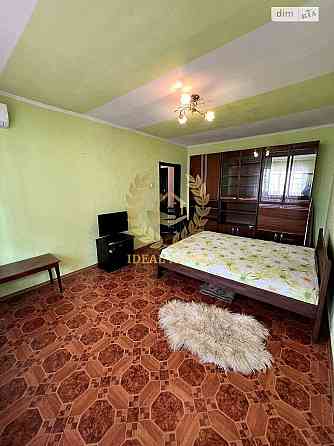 1-кімнатна квартира біля метро Мінська, вул. Івасюка 37 Київ