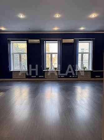 Оренда Будинок 5-кімнатний на вул. Рейтарська Kiev