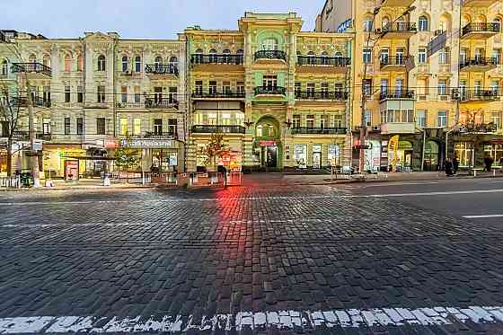 Продаж Квартира 4-кімнатна, 2/4 поверх на Велика Васильківська вул., д. 28 Kiev