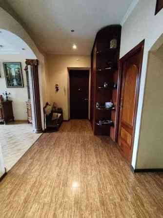 Оренда Квартира 3-кімнатна на Севастопольская ул. Київ