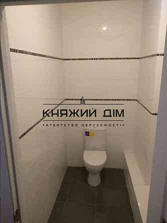 Пропонується на продаж 3-кімнатна квартира за адресою: вул. Пчілки, 8 21140975 Київ