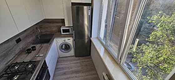 Оренда Квартира 1-кімнатна, 3/9 поверх на вул. Деміївська, 51 Киев