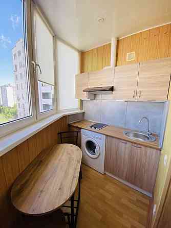 Оренда Квартира 1-кімнатна, 13/13 поверх на Ахматової, 16б Киев