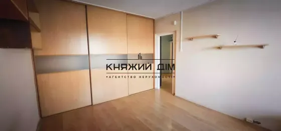 Продаж 3 кімнатна квартира КОД 21145930 Київ