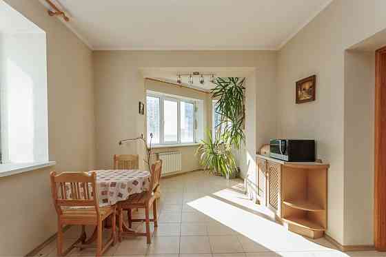 Оренда Квартира 3-кімнатна, 10/10 поверх на вул. Самійла Кішки, 9 Киев