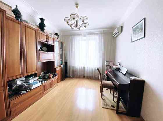 Продаж Квартира 3-кімнатна, 6/8 поверх на Генерала Алмазова вул., д. 3 Киев