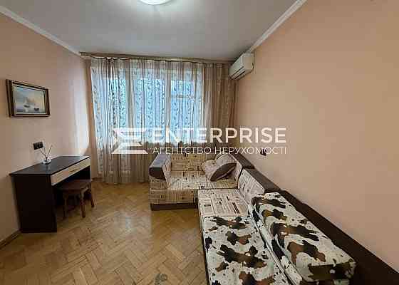 Продаж Квартира 1-кімнатна, 3/9 поверх на вул. Копыловская Київ