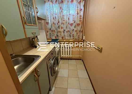 Продаж Квартира 1-кімнатна, 3/9 поверх на вул. Копыловская Київ