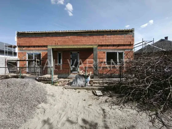 Продаж 1-поверховий Будинок з ділянкою 3 сот 100 кв.м 3 кімн. на Залізнична Ужгород