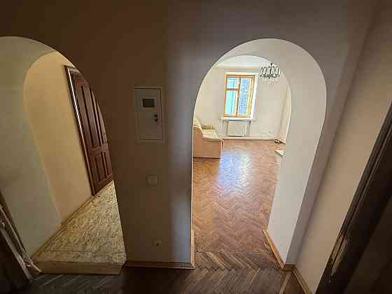 Продаж Квартира 3-кімнатна, 2/2 поверх на вул. Олени Теліги Ternopil'