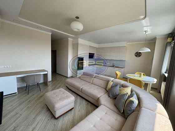 Продаж Квартира 3-кімнатна, 14/14 поверх на вул. Героїв оборони Одеси Odessa