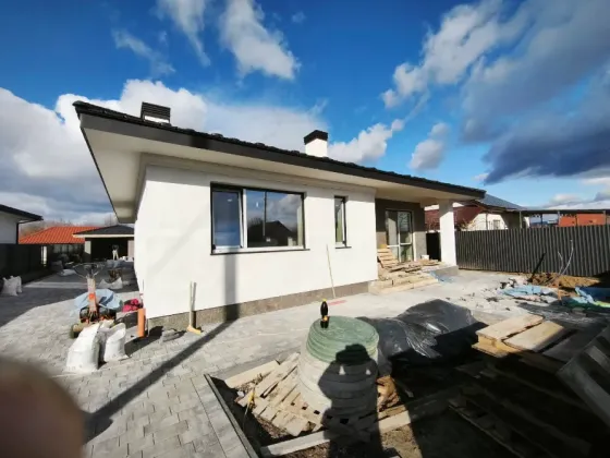 Продаж 1-поверховий Будинок з ділянкою 7.5 сот 140 кв.м 4 кімн. на Зелена Ужгород