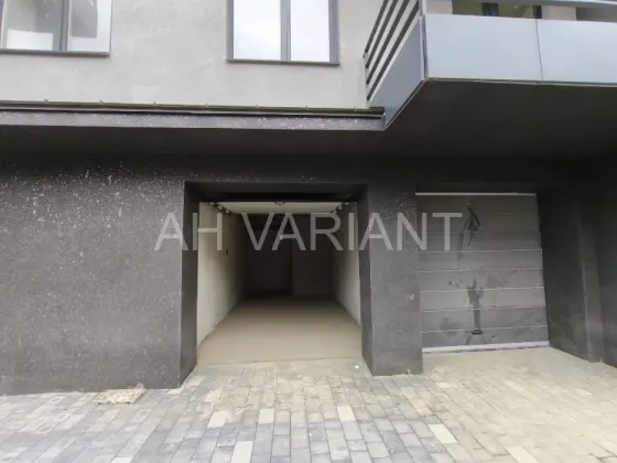 Продається Гараж Під легкове авто площа 21 кв.м 1-й поверх Легоцького 64Б Ужгород