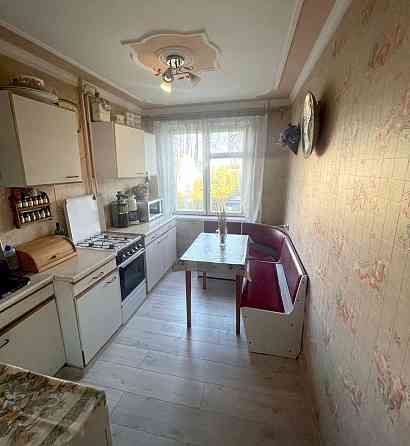 Продаж Квартира 3-кімнатна, 8/9 поверх на Героев пр., 9 Дніпро