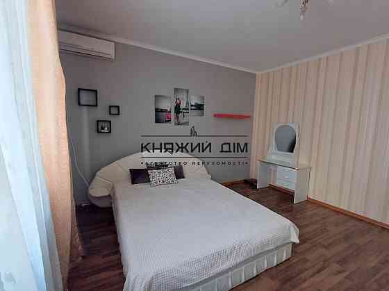 Продаж Квартира 3-кімнатна, 10/22 поверх на Днепровская Набережная Київ