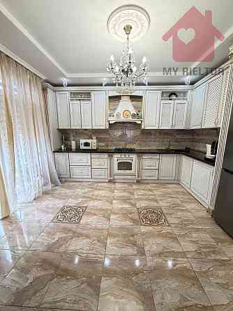 Продаж Квартира 4-кімнатна, 4/5 поверх на Перемоги Uzhhorod